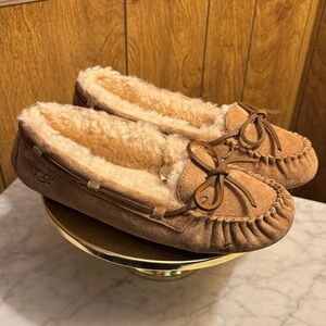 UGG Women Tan Suede Slippers Size 9